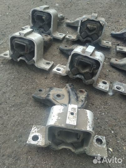 Подушка двигателя Рено Логан