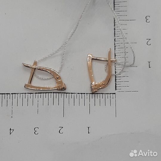 Золотые серьги с камнем