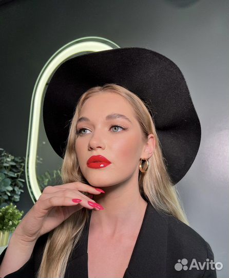 Модель на макияж