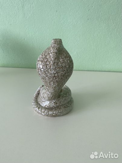 Кобра с кристалом