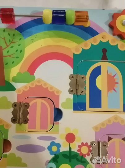 Деревяшки Кто где живет. Бизиборд