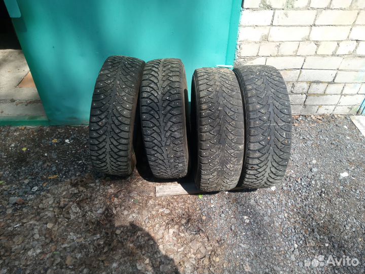 Nokian Tyres Hakkapeliitta 4 215/65 R16 102T