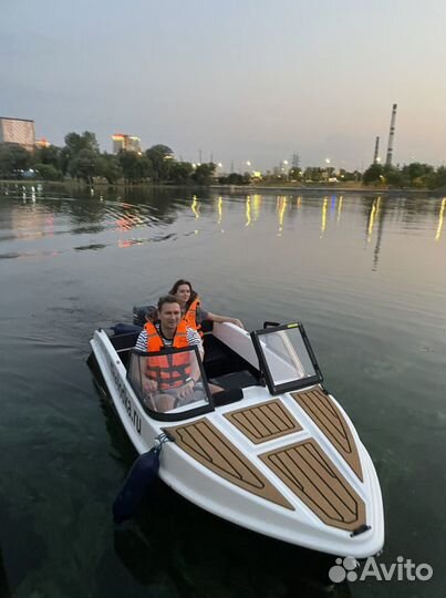 Аренда катера без капитана/Прокат по Москва реке