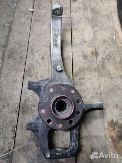 Alfa Romeo 159 Поворотный кулак левый 50510960