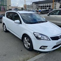 Kia Ceed 1.6 AT, 2010, битый, 234 667 км, с пробегом, цена 620 000 руб.