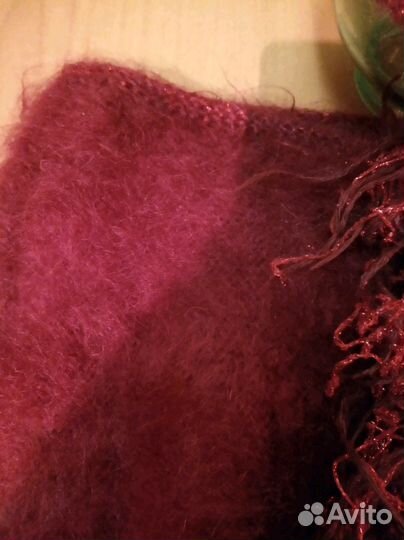 Вязаный в ручную набор: шапка, шарф и варежки