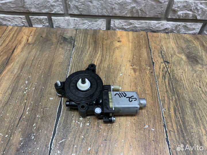 Hyundai Solaris 2 Моторчик стеклоподъемника LH