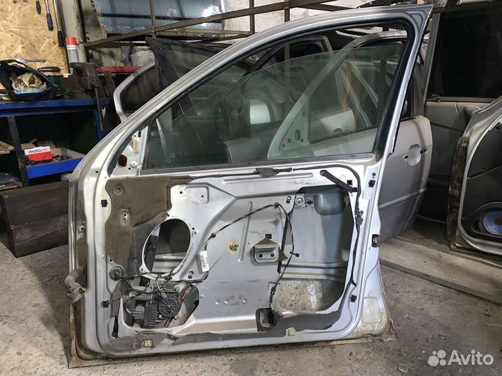 Передняя правая дверь Ford Mondeo MK3