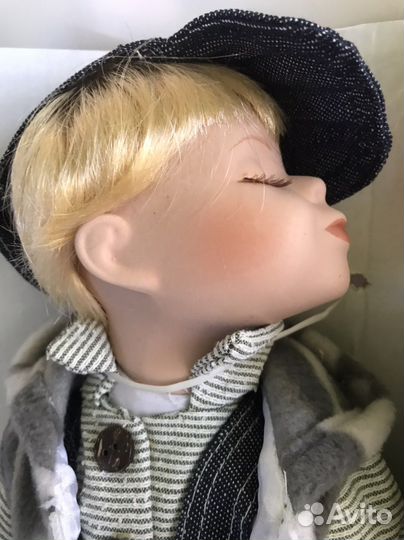 Кукла фарфоровая коллекционная