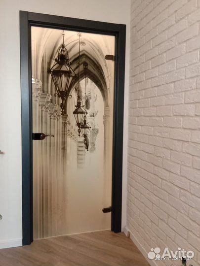 Двери межкомнатные стеклянные. Заходите в профиль