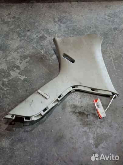 Обшивка багажника задняя правая вержняя Toyota Vitz KSP90