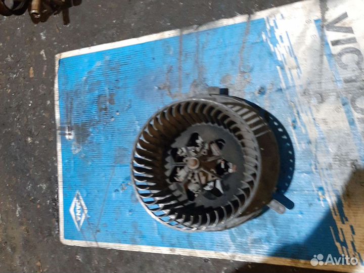 Моторчик печки Фольксваген Гольф 5 Джетта 5