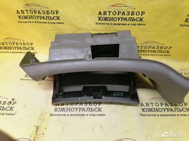 Бардачок Nissan R nessa