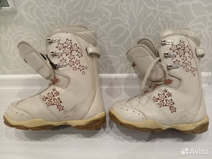 Ботинки сноубордические женские 37.5 Bone