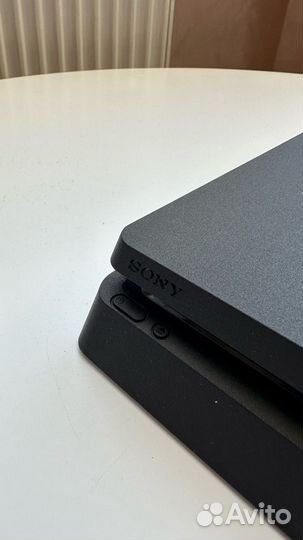 Sony ps4 slim