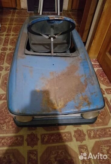 Детский педальный автомобиль Москвич