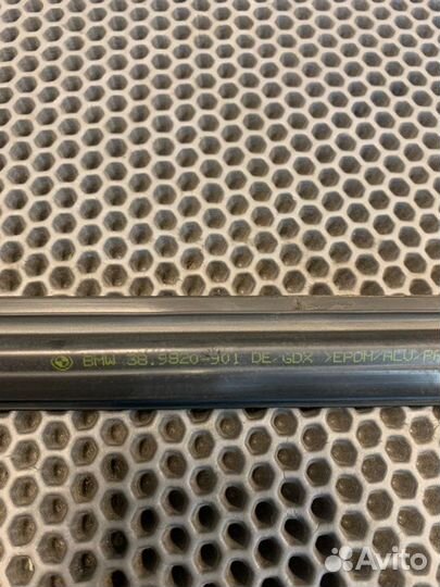 Уплотнительная резинка боковой двери передняя