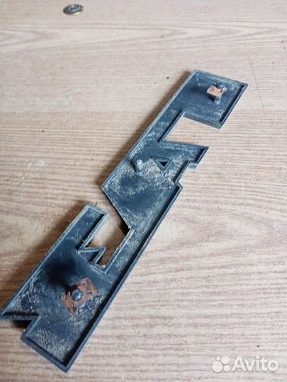 Эмблема автомобиля газ и ЗИЛ