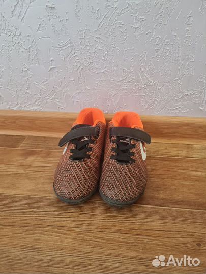 Детские футбольные бутсы