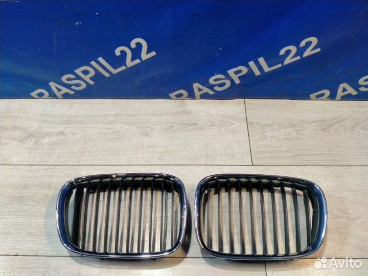 Решетка радиатора Bmw 523I Левый Руль