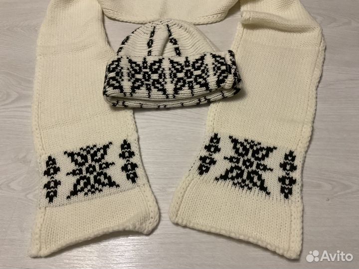 Комплект шапка с шарфом