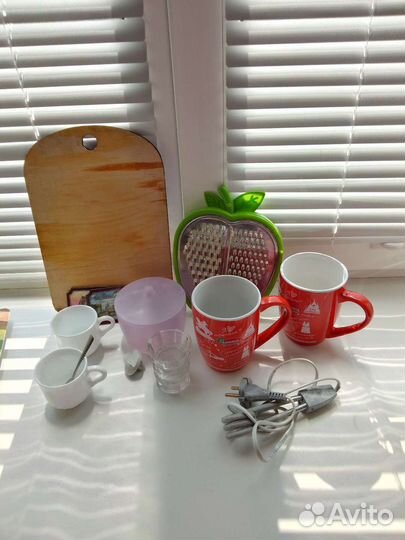 Набор столовой посуды и кухонной утвари