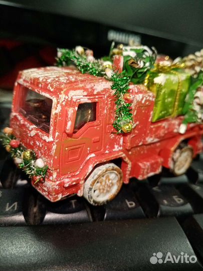 Грузовичок с подарками