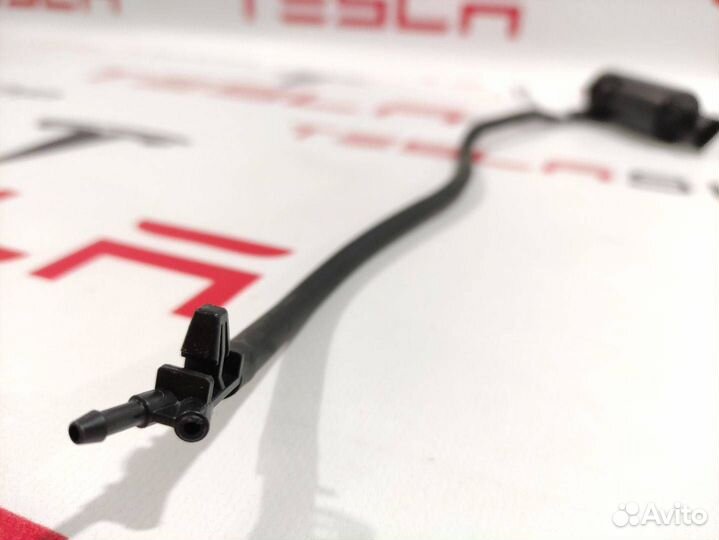 Насос (моторчик) омывателя стекла Tesla Model 3