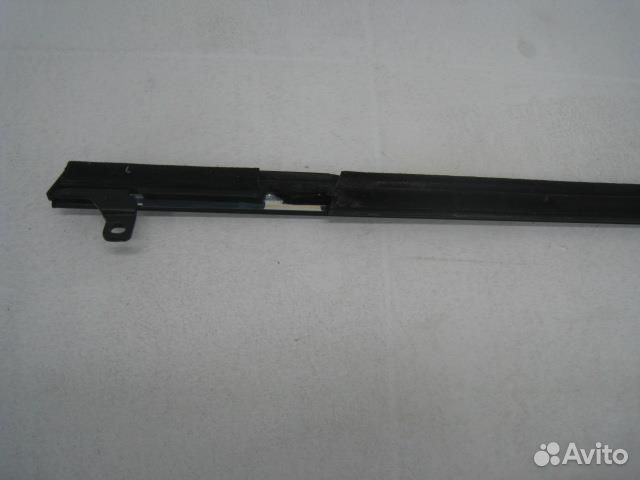 Молдинг стекла задней правой двери Nissan Tiida C