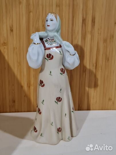 Фарфоровые статуэтки Плясунья Даша Дулево