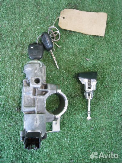 Замок зажигания Toyota Avensis T25 2006