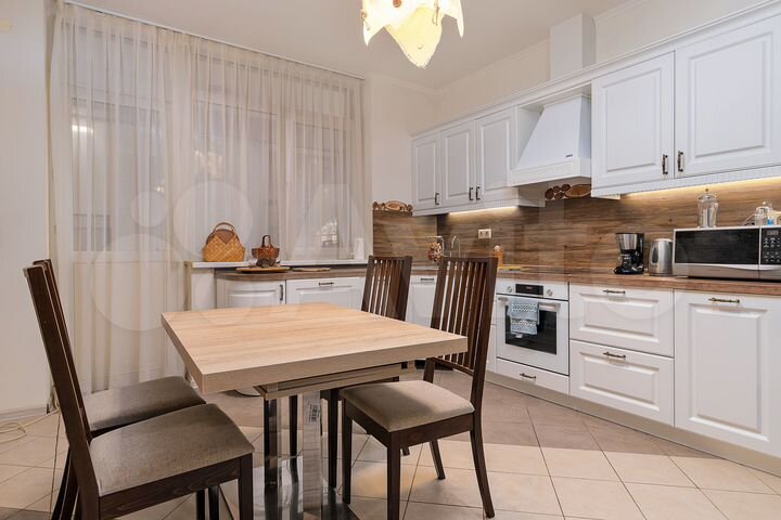 3-к. квартира, 100 м², 1/2 эт.