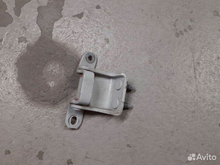 Петля двери зад правая верхняя Suzuki Grand Vitara