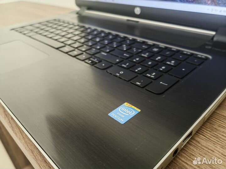 Ноутбук hp 17.3 / 4 гб /SSD 256гб