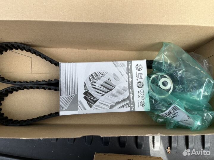 Комплект грм 04L198119D