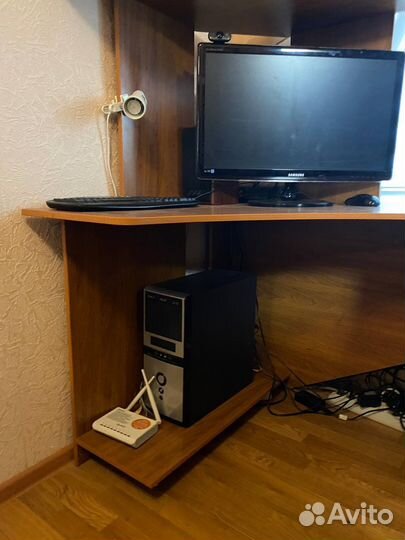 Компьютерный стол