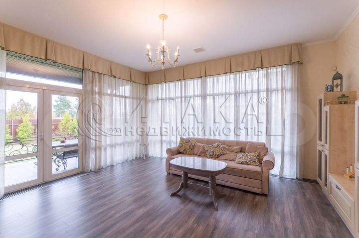 Дом 186,7 м² на участке 10 сот.