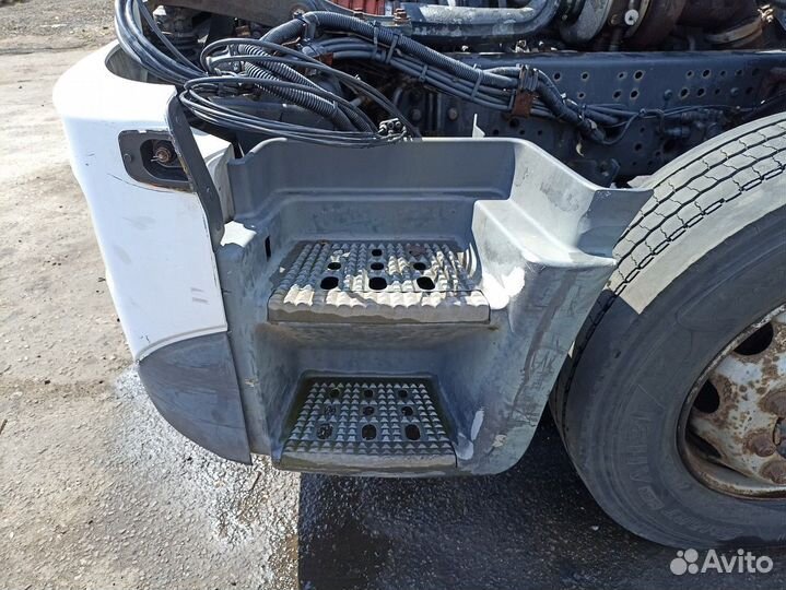 Корпус подножек левый Iveco Stralis
