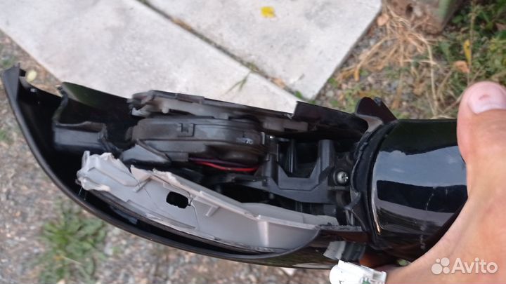 Зеркало левое на автомобиль Toyota Wich
