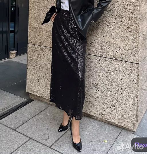 Юбка в пайетках миди