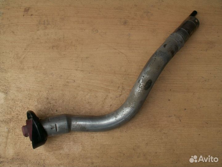 Заливная горловина бака Audi 100