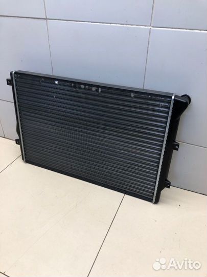 Радиатор основной Volkswagen Passat B7 2.0 cffb