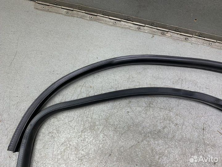 Уплотнитель двери передний правый Hyundai Solaris