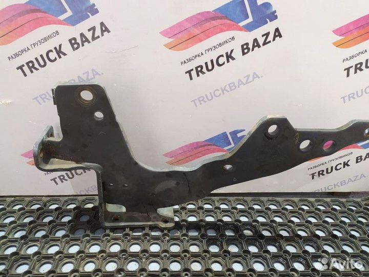 Кронштейн переднего бампера Scania 5-series