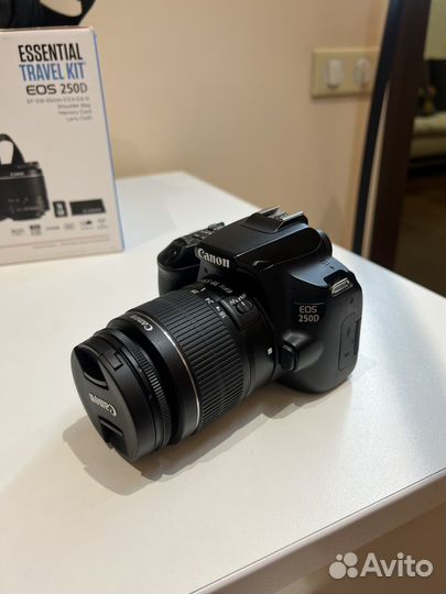 Canon EOS 250D Kit