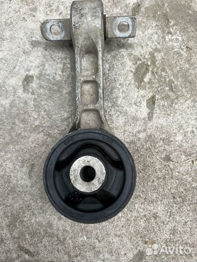 Хонда Цивик 5Д опора двигателя задняя нижняя