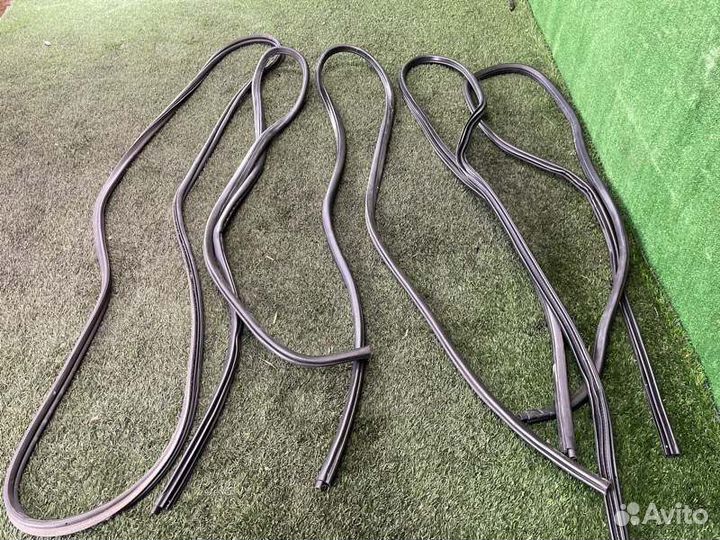 Уплотнительная резинка боковой двери Bmw X1 E84