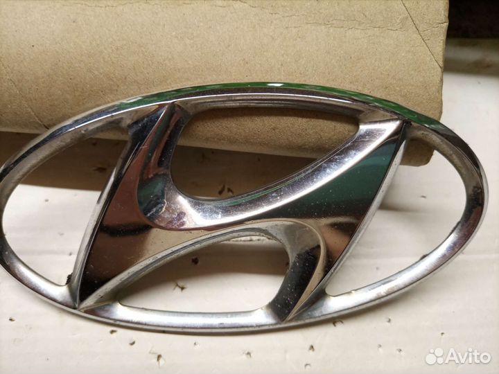 Эмблема на решетку радиатора Hyundai Kia
