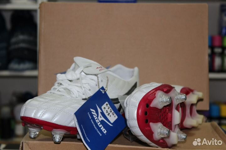 Футбольные бутсы Mizuno