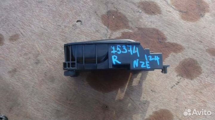 Ручка двери внутренняя правая Toyota Allex NZE124